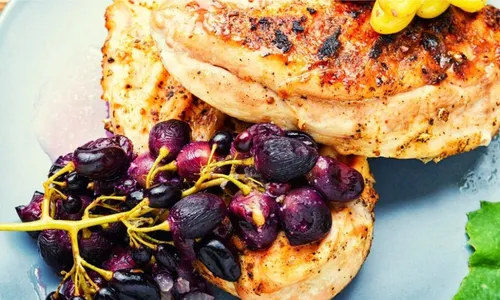 
          Imagem ilustrativa da imagem Quinze receitas de chefs para surpreender amigos e família
          