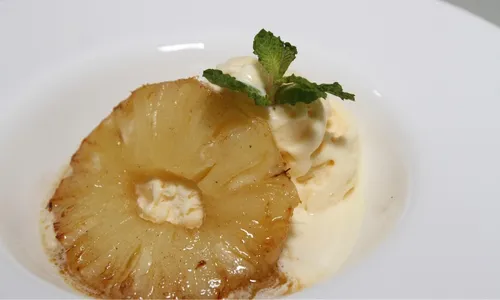 
          Imagem ilustrativa da imagem Quinze receitas de chefs para surpreender amigos e família
          