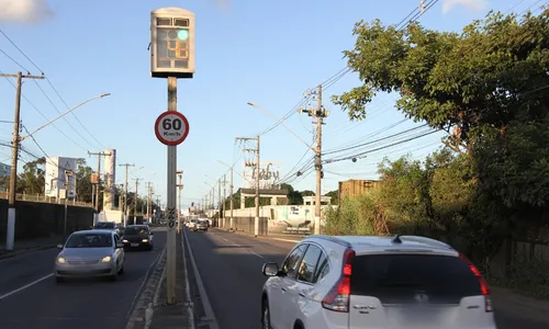 
          Imagem ilustrativa da imagem Radares multam 1.800 todo dia no Espírito Santo
          