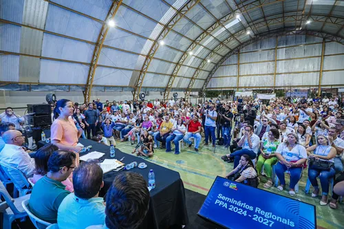 
          Imagem ilustrativa da imagem Raquel Lyra leva o governo para o Sertão Central e anuncia recuperação  de estrada
          