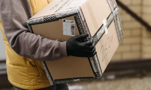 
          Imagem ilustrativa da imagem Receita identifica 16 milhões de pacotes enviados por uma única pessoa
          