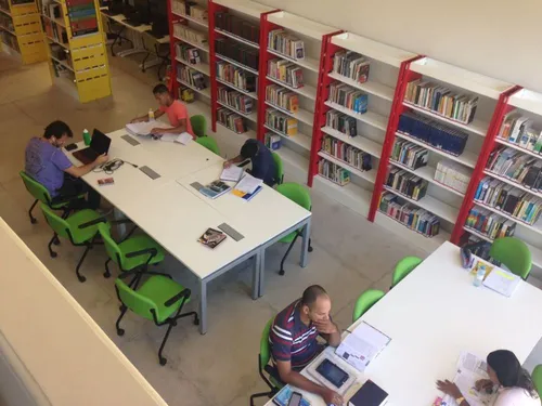 
          Imagem ilustrativa da imagem Recife lança edital de apoio  às bibliotecas comunitárias
          