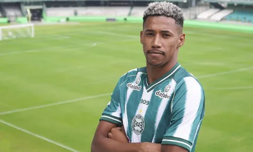 
          Imagem ilustrativa da imagem Reforço do Coritiba tem estreia adiada por não ter se vacinado contra Covid
          