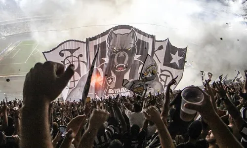 
          Imagem ilustrativa da imagem STJD arquiva denúncia contra o Botafogo por organizada usar slogan nazista
          