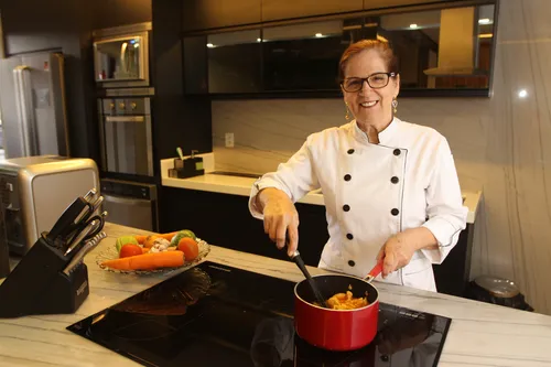 
          Imagem ilustrativa da imagem “Saí da depressão com o voluntariado”, diz aposentada do ES
          