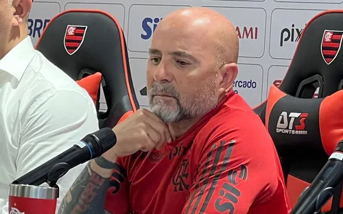 
          Imagem ilustrativa da imagem Sampaoli se pronuncia após preparador físico agredir Pedro em vestiário
          