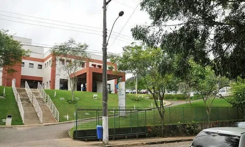 
          Imagem ilustrativa da imagem Santa Teresa: atendimento é suspenso em hospital por risco de desabamento
          