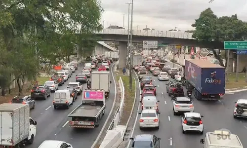 
          Imagem ilustrativa da imagem São Paulo tem mais de 1.000 km de congestionamento na saída para o feriado
          