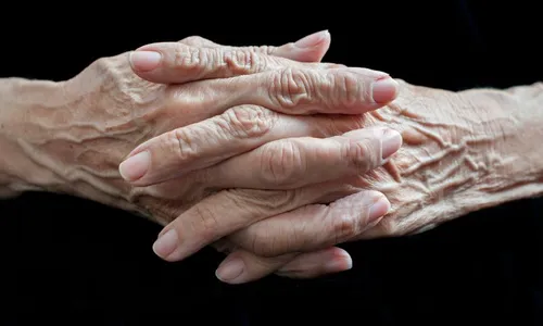 
          Imagem ilustrativa da imagem Seis idosos são vítimas de violência todos os dias na Grande Vitória
          