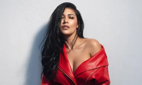 
          Imagem ilustrativa da imagem Sem Simone, Simaria prepara sua volta aos palcos
          