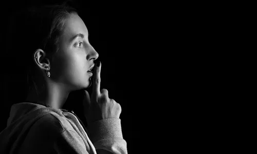 
          Imagem ilustrativa da imagem Sem medo do silêncio
          