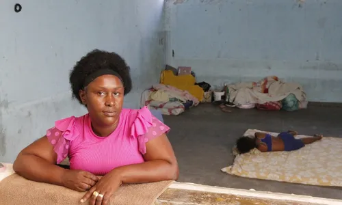 
          Imagem ilustrativa da imagem Sem teto para morar, famílias ocupam prédios históricos no Centro
          