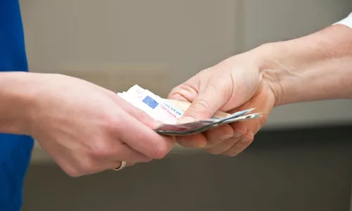 
          Imagem ilustrativa da imagem Senado aprova projeto para mulher ter salário igual ao do homem em empresas
          