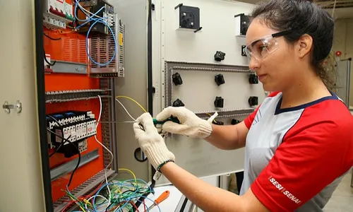 
          Imagem ilustrativa da imagem Senai abre 360 vagas em 25 cursos de graça no ES
          
