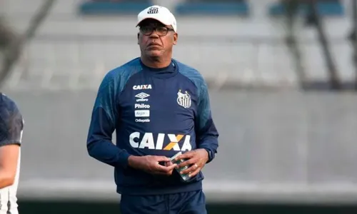 
          Imagem ilustrativa da imagem Serginho Chulapa, ídolo dos Santos, é detido por não pagar pensão alimentícia
          