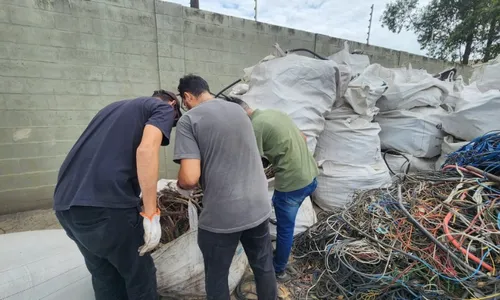 
          Imagem ilustrativa da imagem Sete pessoas presas em operação contra comércio de fios furtados no ES
          