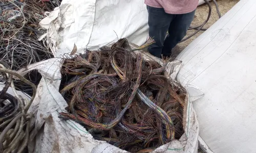 
          Imagem ilustrativa da imagem Sete pessoas presas em operação contra comércio de fios furtados no ES
          