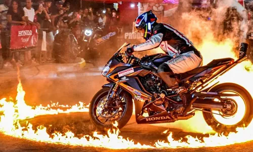 
          Imagem ilustrativa da imagem Show de adrenalina e manobras em apresentação de motos no ES
          