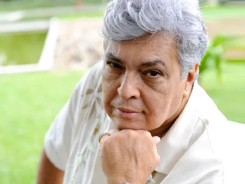 
          Imagem ilustrativa da imagem Sidney Magal desmente boatos de morte direto do hospital
          