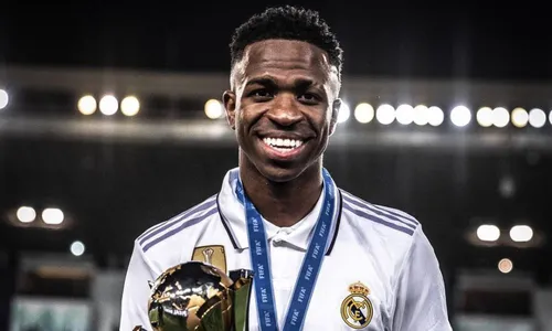 
          Imagem ilustrativa da imagem Sósia de Vini Jr choca até Neymar pela semelhança com jogador
          