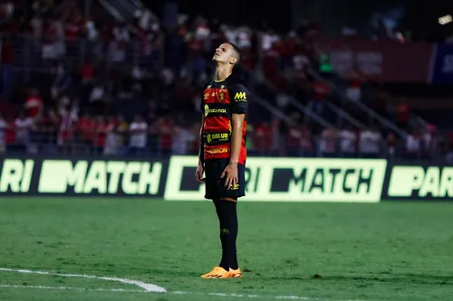 
          Imagem ilustrativa da imagem Sport joga mal, perde de 2x0 para o CRB e deixa a liderança escapar
          