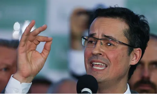 
          Imagem ilustrativa da imagem Supremo tem quatro votos para dar vaga de Deltan a suplente do Podemos
          