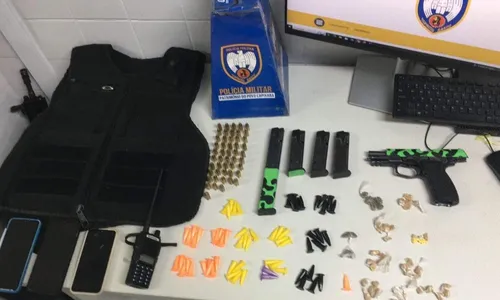 
          Imagem ilustrativa da imagem Suspeito de chefiar o tráfico de Planalto Serrano é preso na Serra
          