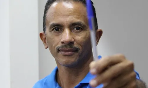 
          Imagem ilustrativa da imagem Suspeito de desviar R$ 1 milhão foi maior doador da campanha de Caneta Azul
          