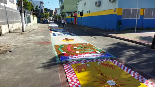 
          Imagem ilustrativa da imagem Tapetes enfeitam ruas do ES durante a festa de Corpus Christi
          