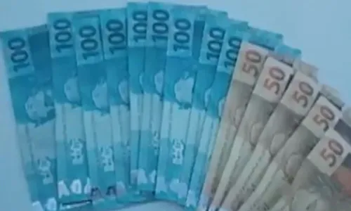 
          Imagem ilustrativa da imagem Taxista é detido com mais de mil reais em notas falsas na Grande Vitória
          