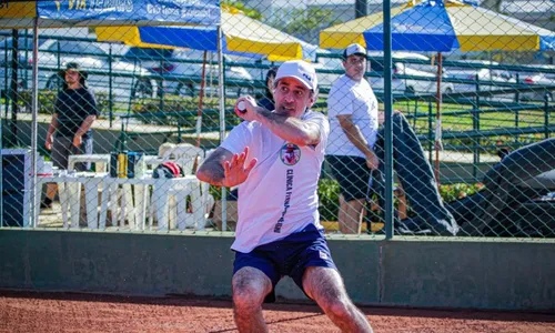 
          Imagem ilustrativa da imagem Tênis: Meligeni participa de clínica em Vila Velha
          