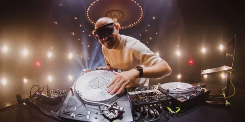 
          Imagem ilustrativa da imagem Terça do Vinil ressurge após hiato de quatro anos no Bairro do Recife
          