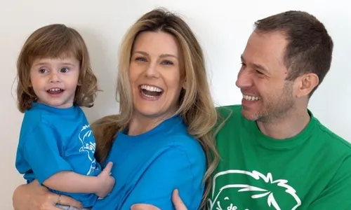 
          Imagem ilustrativa da imagem Tiago Leifert abre o jogo sobre estado de saúde da filha, Lua
          