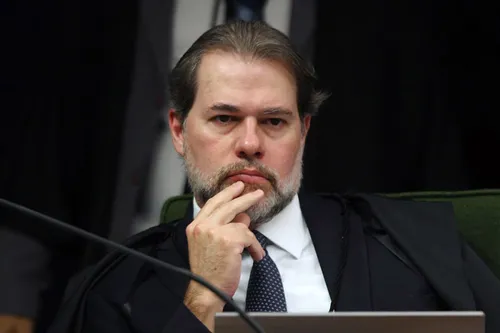 
          Imagem ilustrativa da imagem Toffoli anula provas da Odebrecht e afirma que prisão de Lula foi 'armação'
          