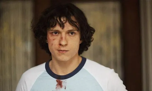 
          Imagem ilustrativa da imagem Tom Holland fará pausa de um ano após personagem com transtorno de identidade
          