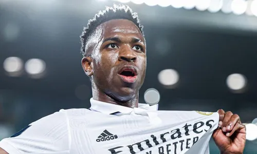 
          Imagem ilustrativa da imagem Torcedores são suspensos e multados em R$ 340 mil por racismo a Vini Jr
          