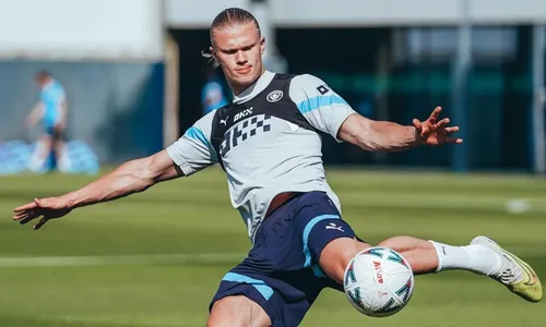 
          Imagem ilustrativa da imagem Torneio mais antigo do mundo opõe ano perfeito do City e reconstrução do United
          