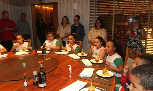 
          Imagem ilustrativa da imagem “Tour gastronômico” para aprender Arte e História
          