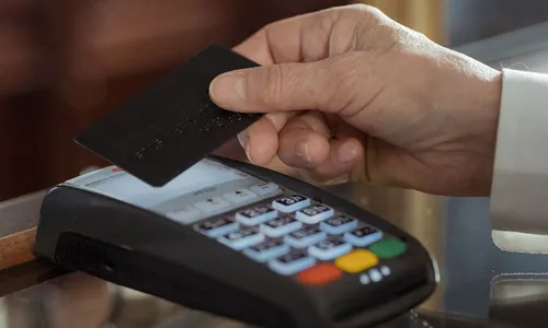 
          Imagem ilustrativa da imagem Trinta mil endividados vão ter o nome limpo a partir desta segunda
          