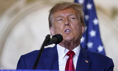 
          Imagem ilustrativa da imagem Trump se entrega à Justiça na Geórgia pelo caso de subversão eleitoral
          