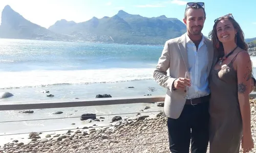 
          Imagem ilustrativa da imagem Turistas são resgatados na Indonésia após ficarem desaparecidos no mar
          