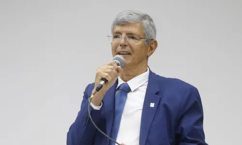 
          Imagem ilustrativa da imagem UFRJ vai buscar cotistas que abandonaram a faculdade, diz novo reitor
          