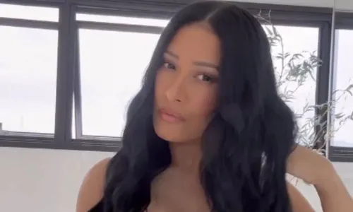 
          Imagem ilustrativa da imagem VÍDEO | Simaria quebra o silêncio e desabafa sobre acusações de seu ex-marido
          