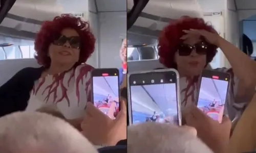 
          Imagem ilustrativa da imagem VÍDEO | Voo com Alcione a bordo atrasa e artista canta para os passageiros
          