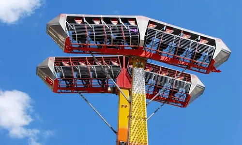 
          Imagem ilustrativa da imagem VÍDEO: Peça de ‘kamikaze’ se solta em parque de diversões e atinge duas pessoas
          