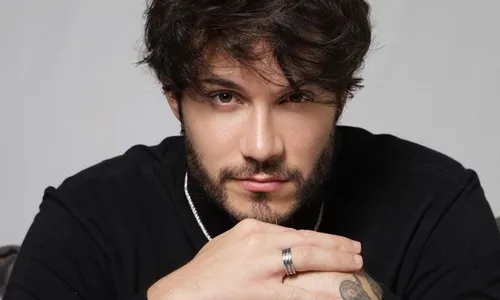 
          Imagem ilustrativa da imagem Veja o antes e depois das cirurgias plásticas do ex-BBB Eliezer
          