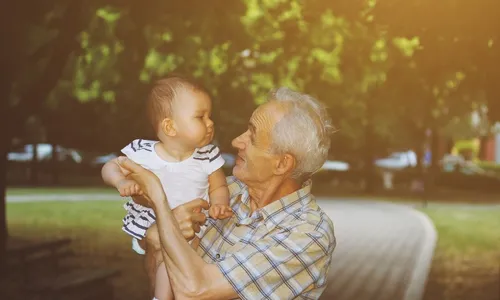 
          Imagem ilustrativa da imagem Vem aí vacina contra vírus que atinge bebês e idosos
          