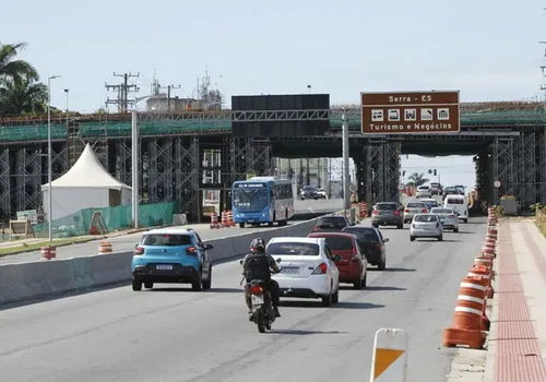 
          Imagem ilustrativa da imagem Viaduto de Carapina: mudanças no trânsito a partir desta terça-feira
          