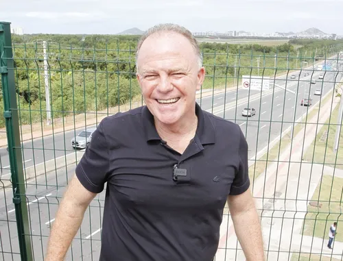 
          Imagem ilustrativa da imagem Viaduto na Serra vai reduzir tempo de viagem pela metade, diz governador
          