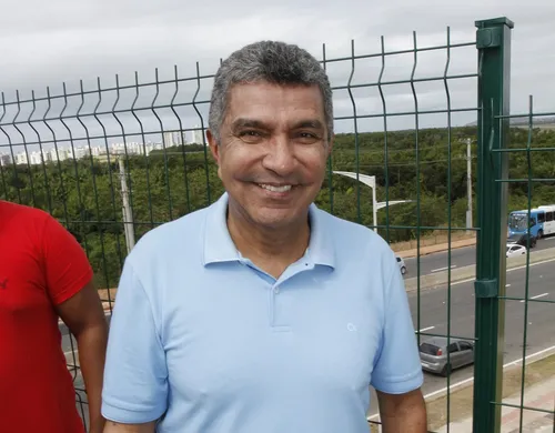 
          Imagem ilustrativa da imagem Viaduto na Serra vai reduzir tempo de viagem pela metade, diz governador
          